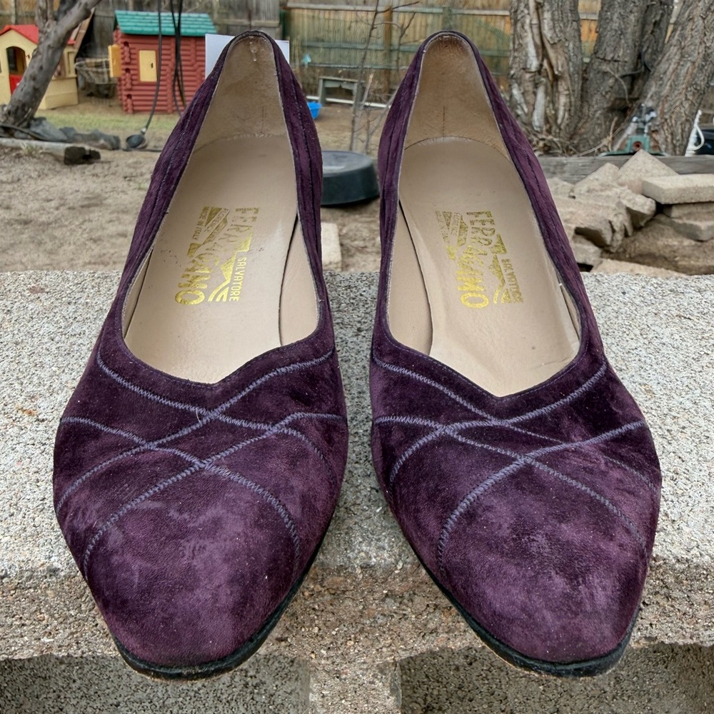 Salvatore Ferragamo Vintage purple suede pumps - Picture 3 of 6